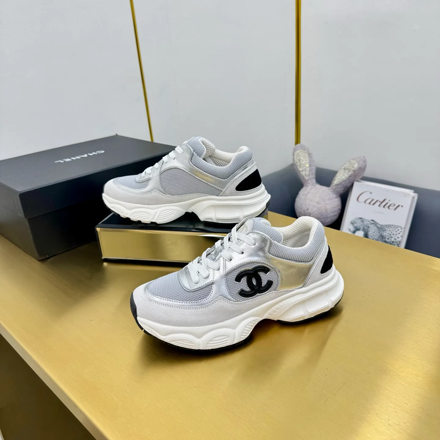 p700🐮🐮Upgraded version, upgraded version, upgraded version! No rebuttal accepted! ! ! ! Chanel Chanel dad shoes, couples' model for men and women - 2025 top casual sneakers in the counter. This classic design; the upper is electro-embroidered with various techniques; ❷The inner lining is made of: original Yangli + net ❸The outsole is based on: the original TPU combination outsole. The full set of boutique packaging for women 35–41